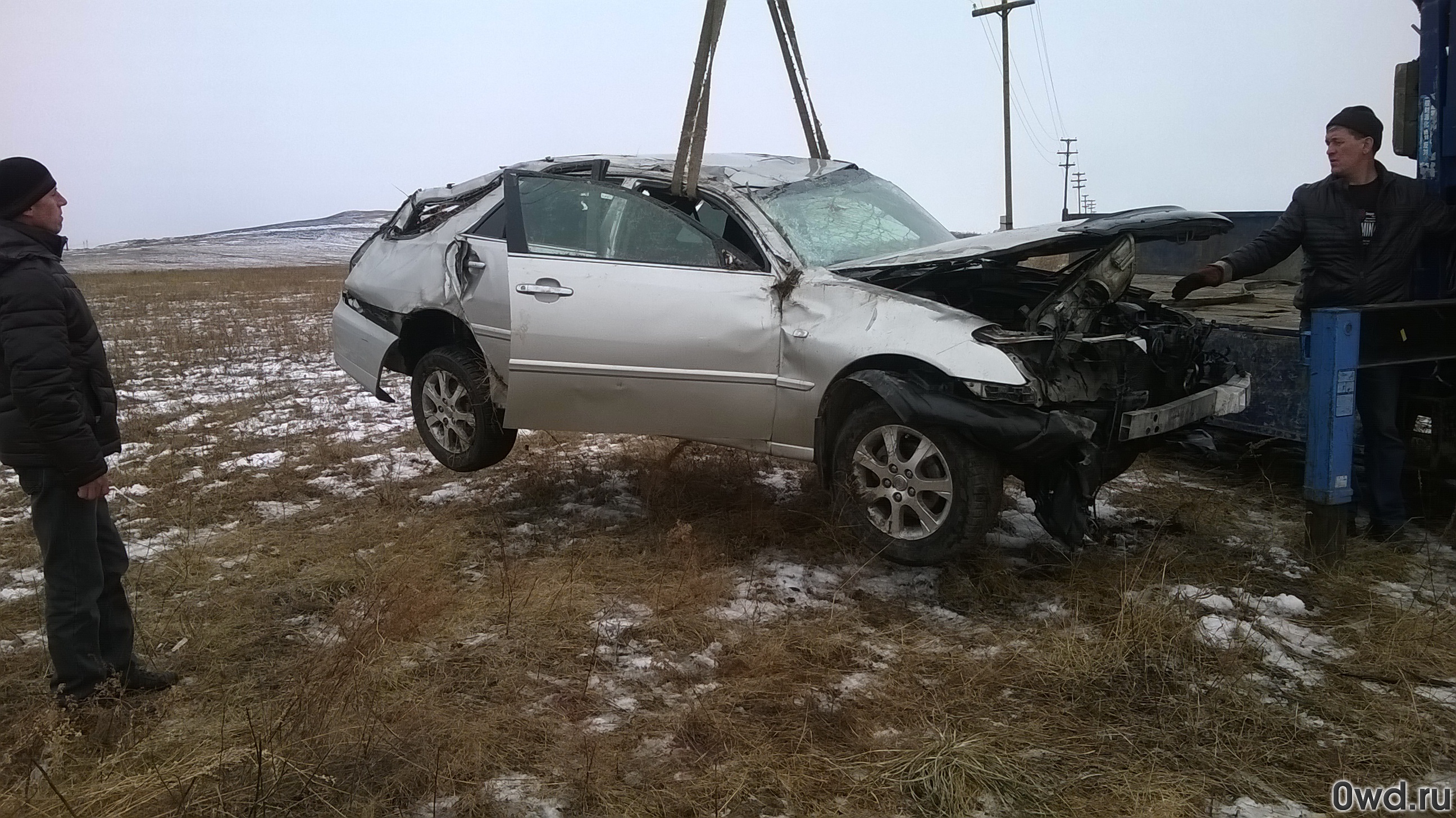 Битый автомобиль Toyota Mark II Wagon Blit (2003) в Саяногорске